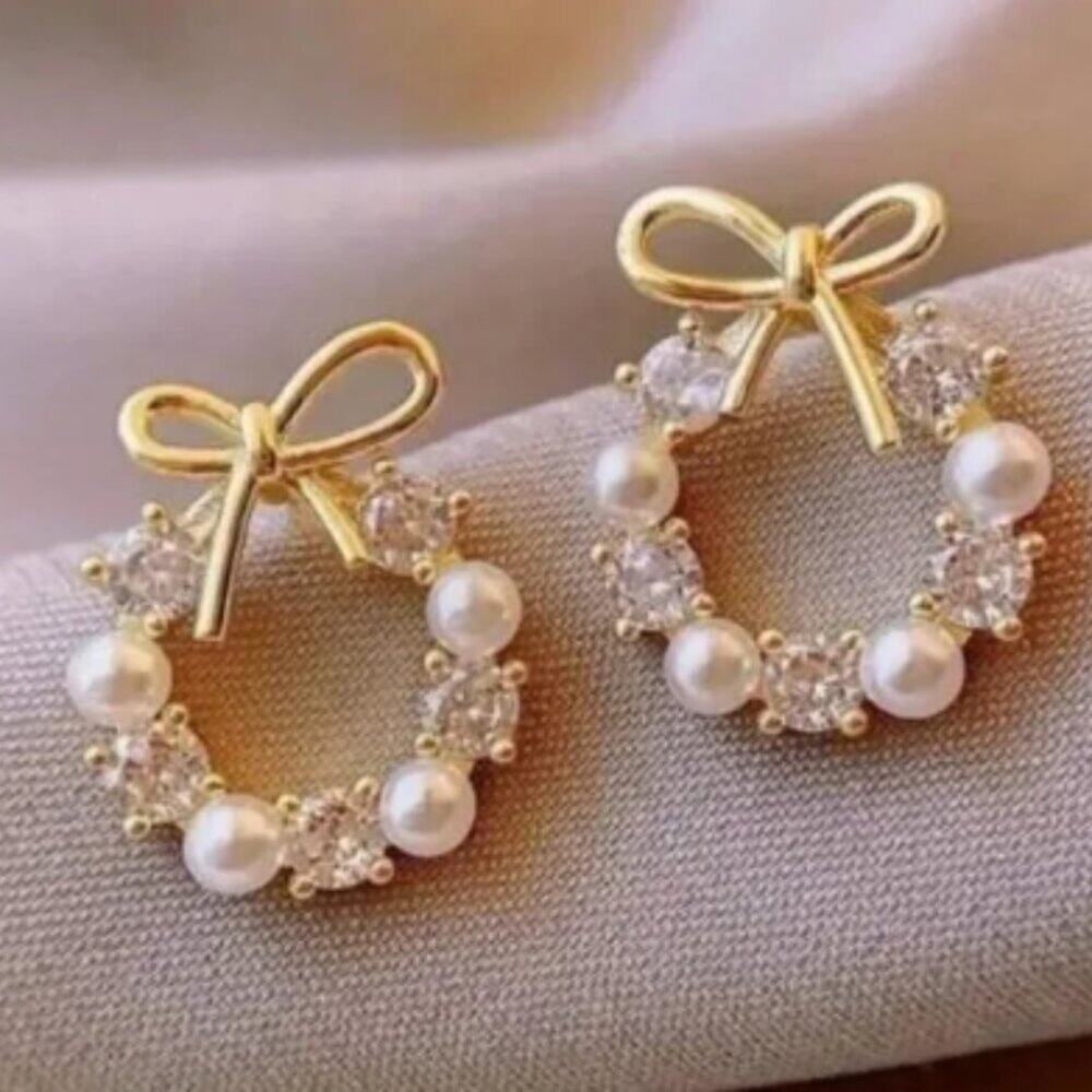 NWT, Gold Wreath Earrings